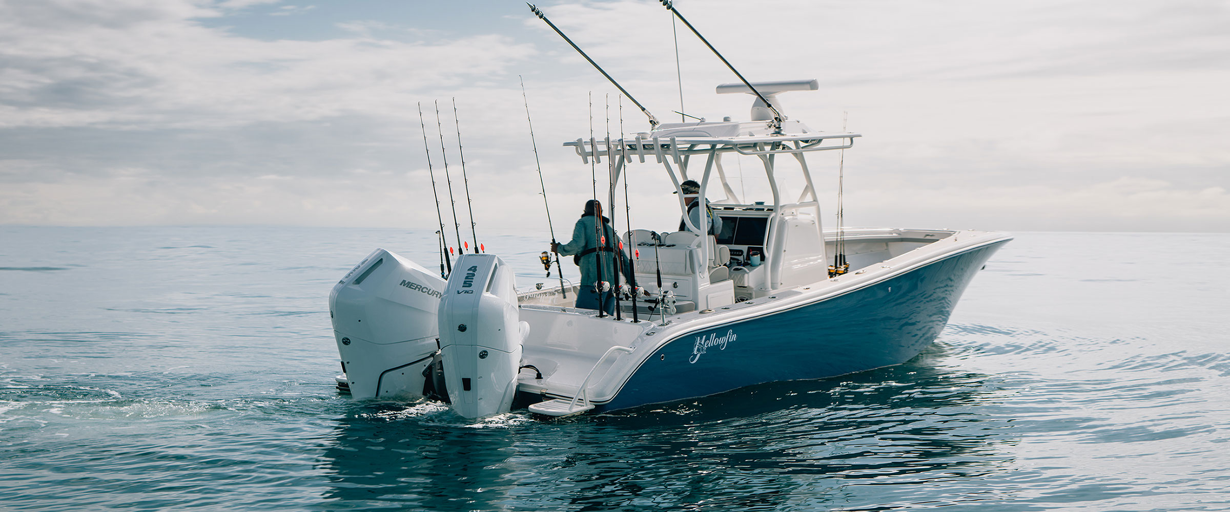 Running shot of Yellowfin 32 offshore with Mercury v10 425hp Verado power package